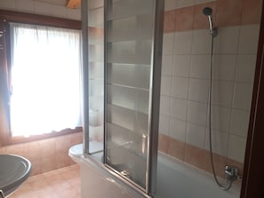 Free toiletries, hair dryer, bathrobes, bidet