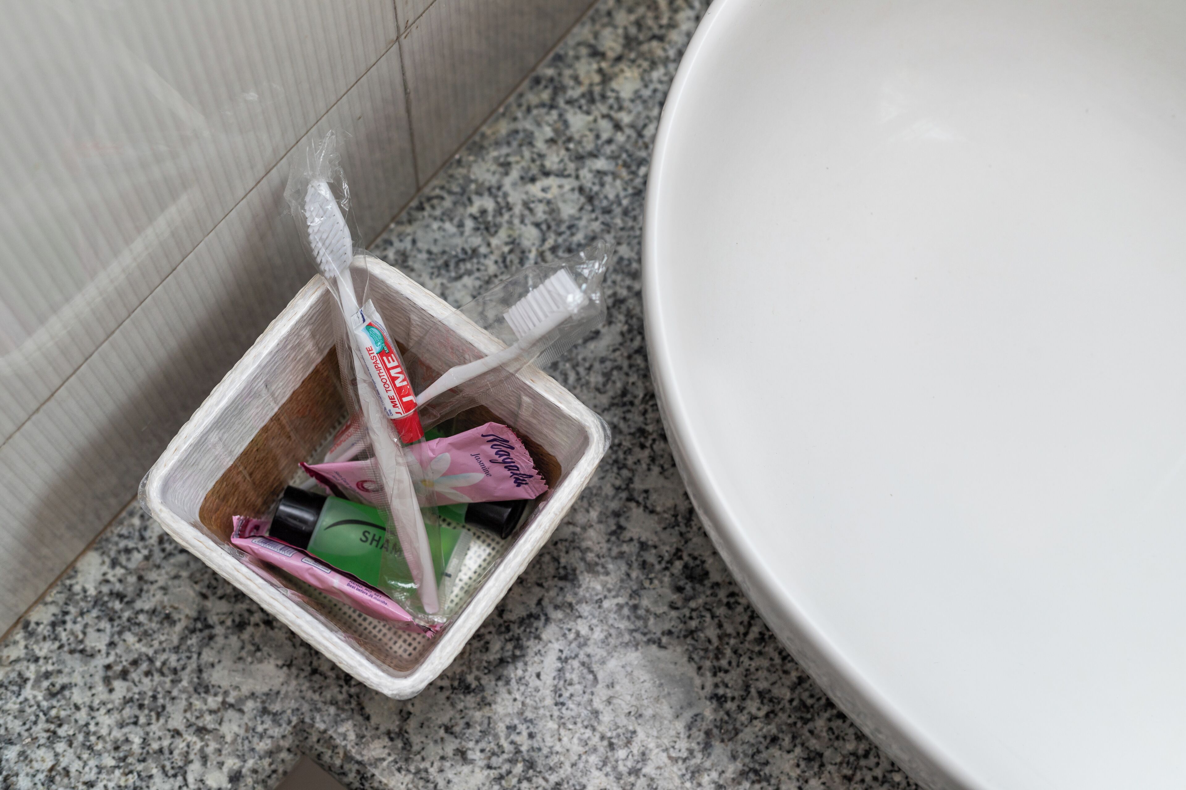 deluxe twin room | bathroom | shower, rainfall showerhead, free toiletries, hair dryer