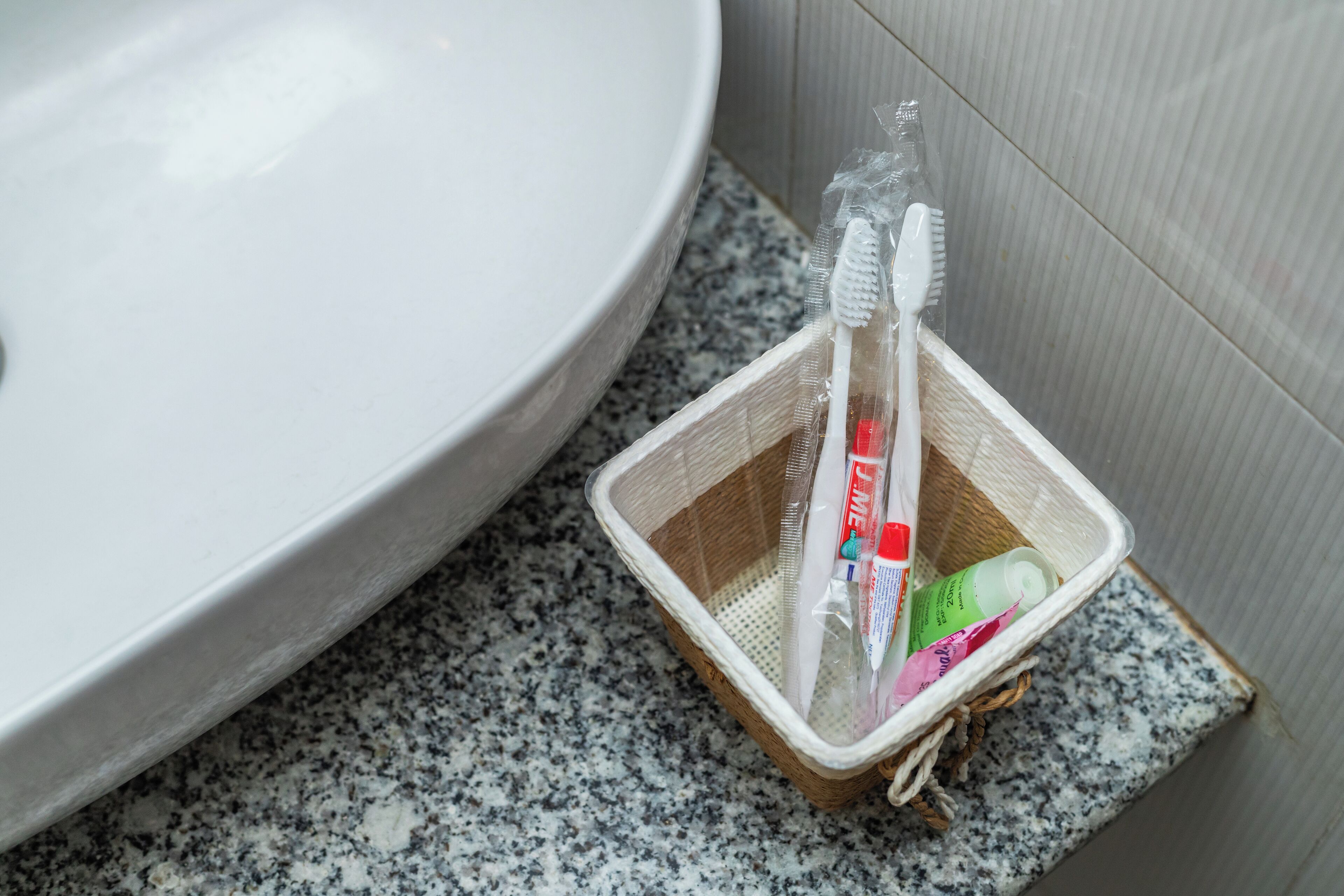 shower, rainfall showerhead, free toiletries, hair dryer