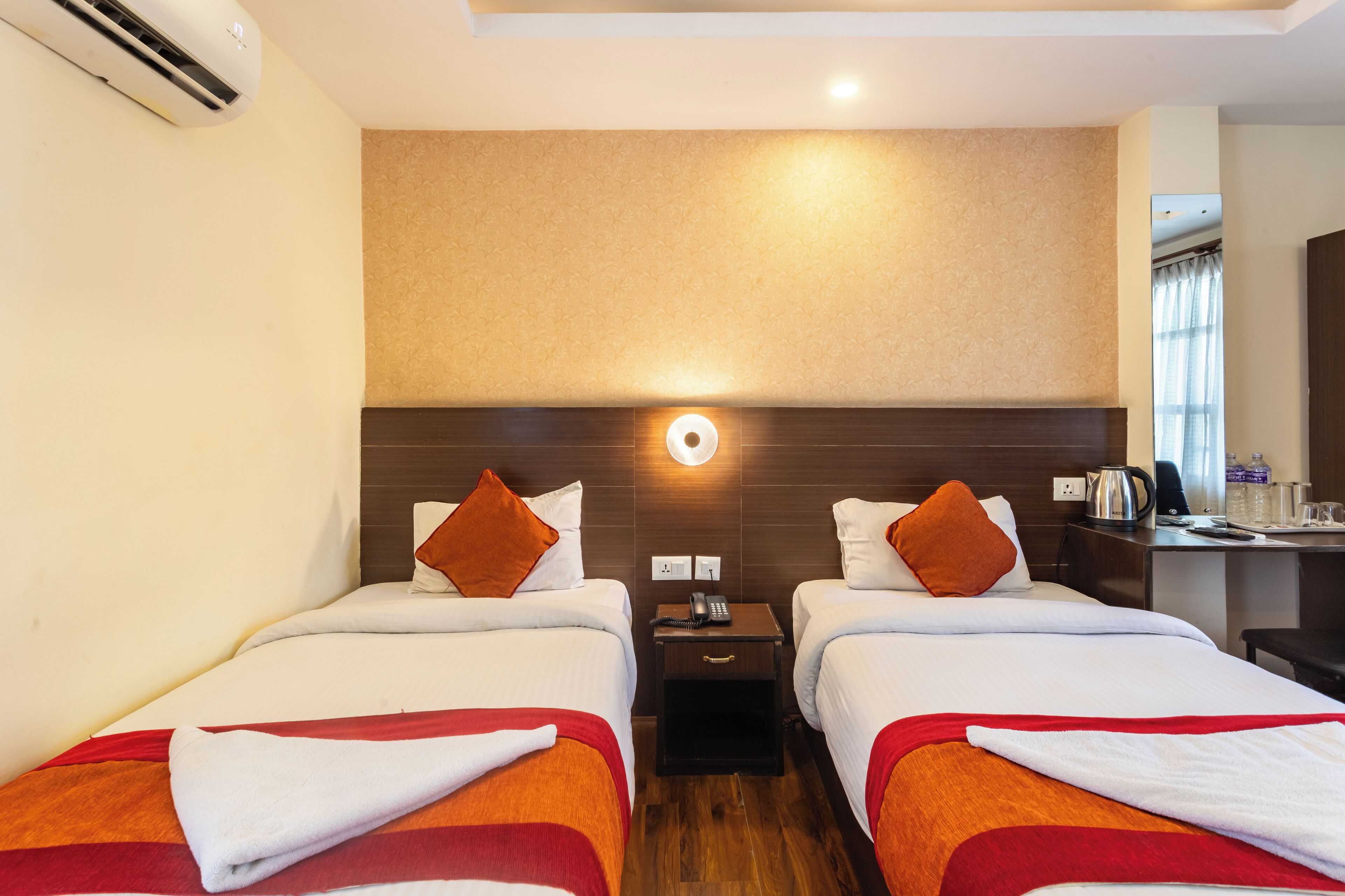 deluxe twin room | 1 bedroom, premium bedding, desk, laptop workspace