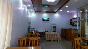 Free daily buffet breakfast