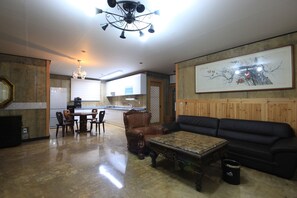 บ้านพักสำหรับครอบครัว | บริเวณนั่งเล่น | ทีวีจอแบน, คอมพิวเตอร์