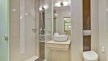 1 bedroom, premium bedding, desk, blackout drapes