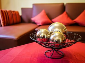 ห้องดีลักซ์สวีท | 1 ห้องนอน, เครื่องนอนระดับพรีเมียม, โต๊ะทำงาน, ผ้าม่านกันแสง