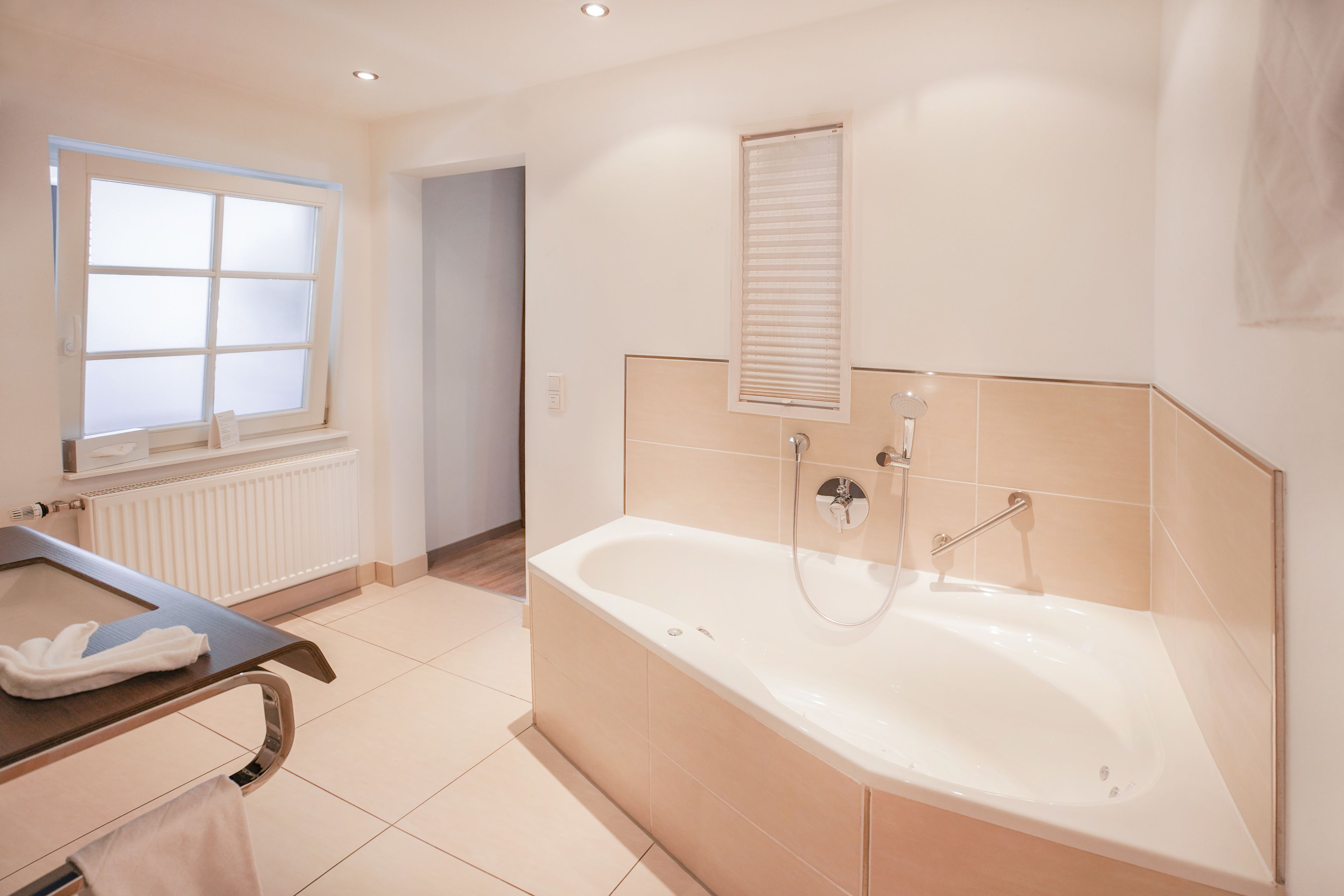 deluxe double room, balcony | bathroom | deep-soaking bathtub, free toiletries, hair dryer, towels