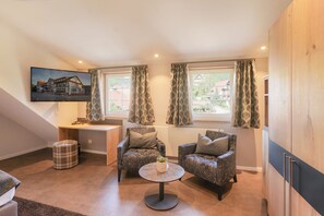 Comfort Double Room | Premium bedding, minibar, in-room safe, desk - Hotel Engel (Sasbachwalden)