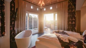 Deluxe-Doppelzimmer, Balkon | Hochwertige Bettwaren, Minibar, Zimmersafe, Schreibtisch