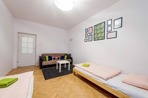 Apartment, Ensuite | Living room | Flat-screen TV