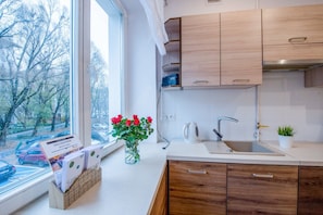 Apartment, Ensuite | Private kitchen | Fridge, oven, stovetop, coffee/tea maker
