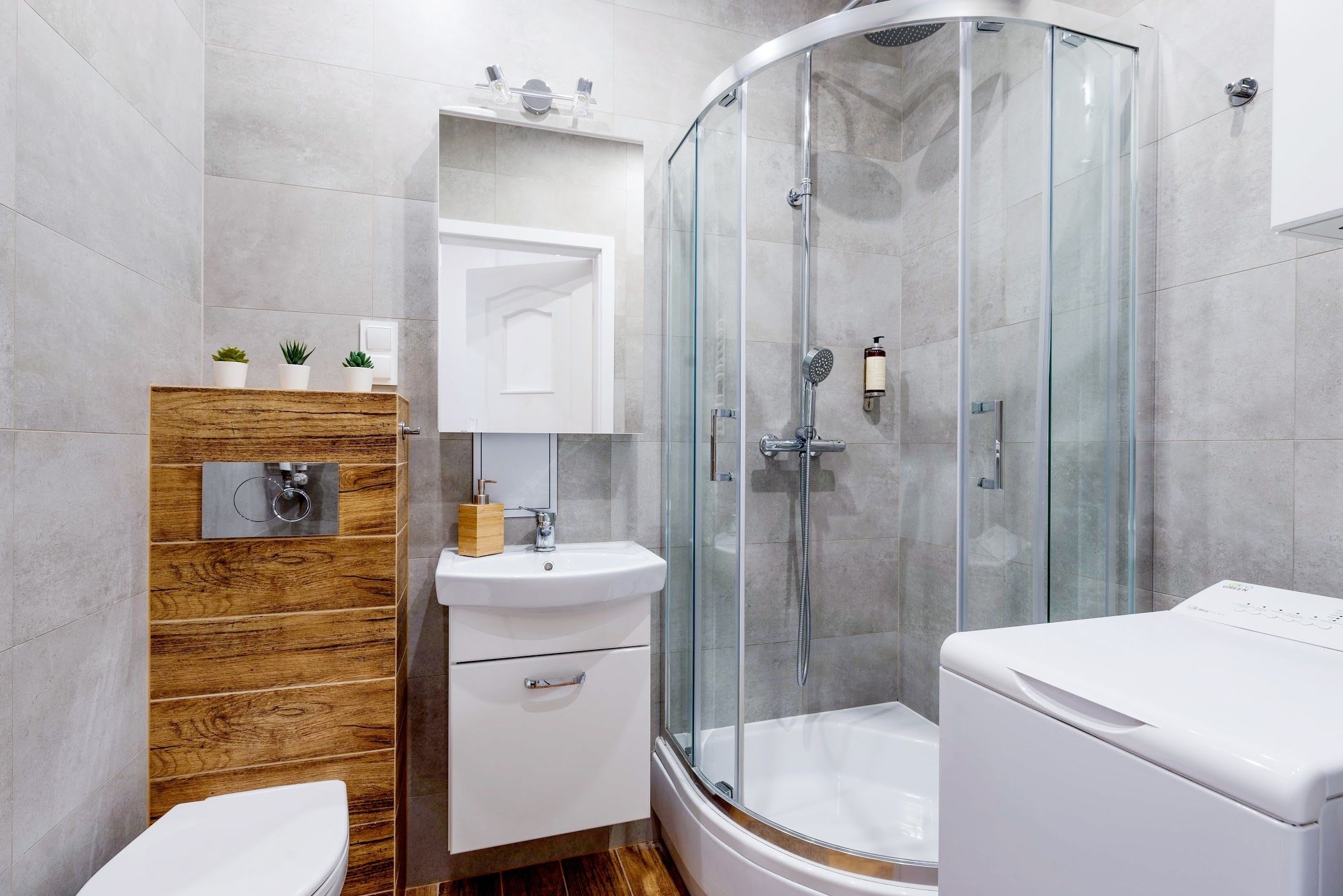 Appartement, en-suite badkamer | Badkamer | Een douche, gratis toiletartikelen, een haardroger, handdoeken