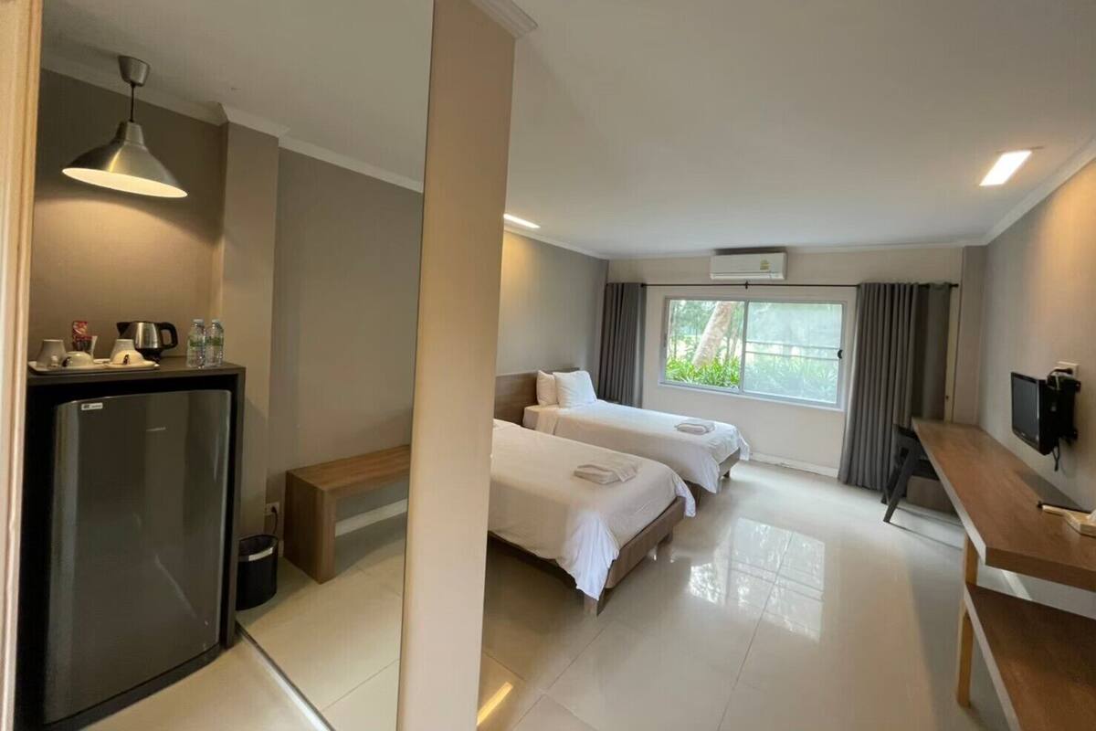 Standard Twin Room, 2 Twin Beds, Non Smoking | Blackout drapes, WiFi (free)