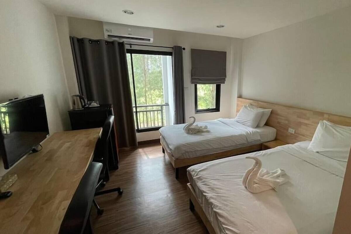 Standard Twin Room, Park View | Blackout drapes, WiFi (free)