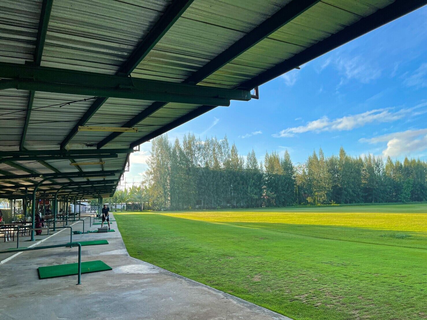 indoor golf driving range