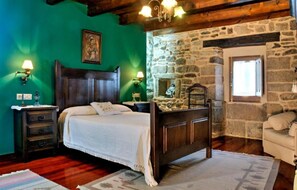 Suite | Individually decorated, individually furnished, iron/ironing board - Casa Rural Quina (A Mezquita)