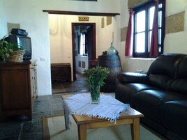 House, 2 Bedrooms (Cuadra) | Living room | Plasma TV