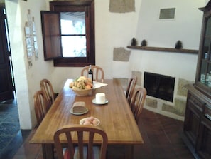 Casa, 2 habitaciones (Cuadra) | Servicio de comidas en la habitación