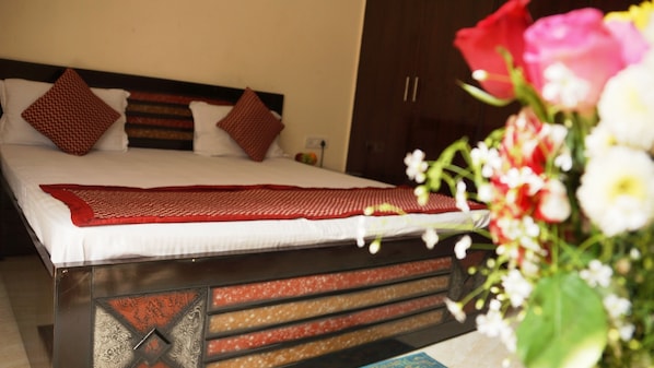 Free WiFi, bed sheets