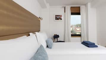 Apartamento, 3 habitaciones, balcón, vistas a la ciudad | 3 dormitorios, sábanas de algodón egipcio, ropa de cama de alta calidad