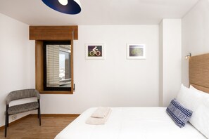 Appartement, 3 chambres, balcon, vue sur la ville | 3 chambres, draps en coton égyptien, literie de qualité