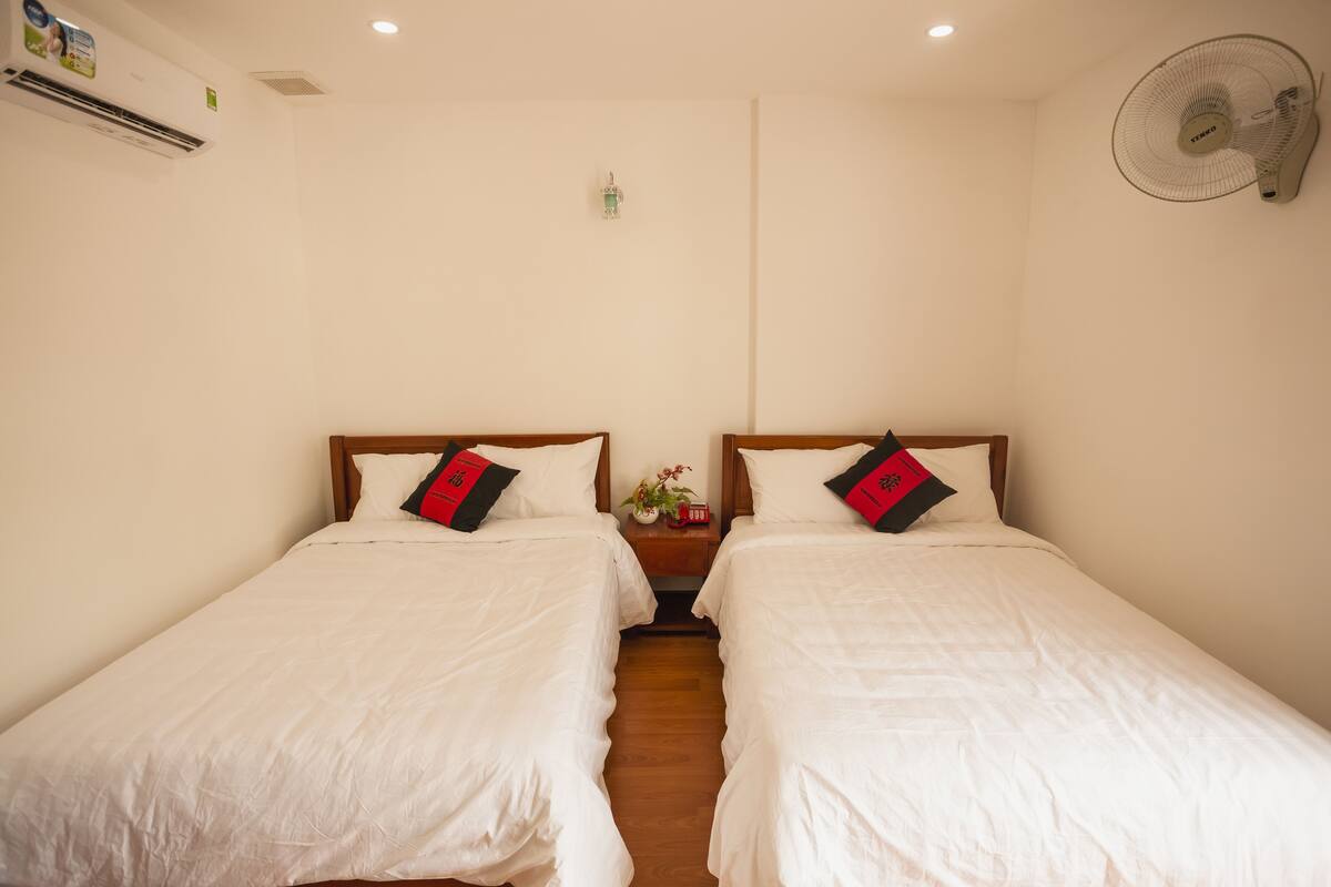 Minibar, desk, soundproofing, free WiFi