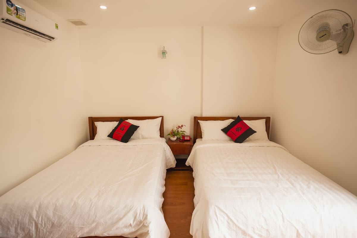 Minibar, desk, soundproofing, free WiFi