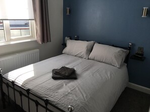 Iron/ironing board, free WiFi, bed sheets