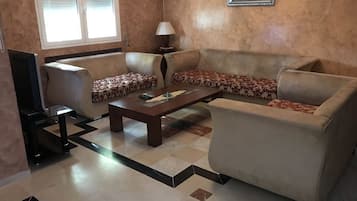 Family Villa, 5 Bedrooms, Smoking | Living area