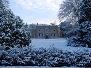 Exterior detail - Cleatham Hall (Gainsborough)