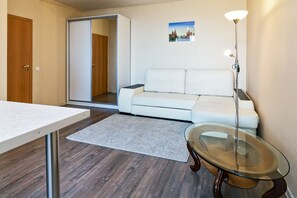 Superior-Apartment | Wohnbereich | LCD-Fernseher
