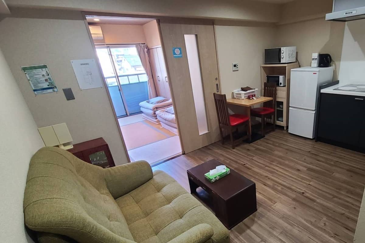 Apartamento Confort, 1 habitación, no fumadores | Zona de estar | Una televisión de pantalla plana