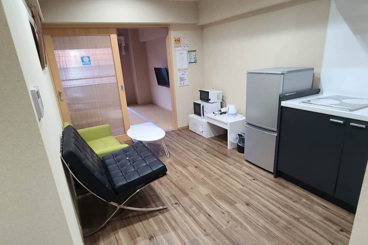 Apartamento básico, 1 habitación, no fumadores | 2 dormitorios, mobiliario individual, cortinas opacas y wifi gratis
