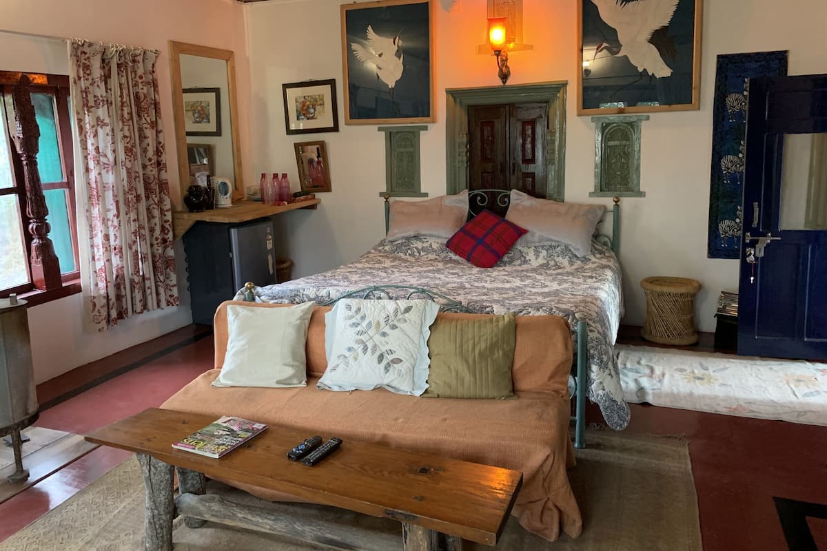 Chambre Deluxe, 1 grand lit, non-fumeurs | Literie de qualité supérieure, ameublement personnalisé, bureau