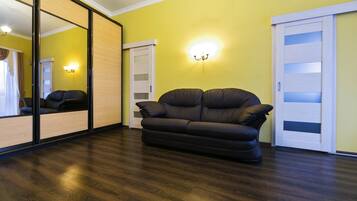 Standard-Apartment, Mehrere Betten, Nichtraucher | 1 Schlafzimmer, individuell eingerichtet, Schreibtisch