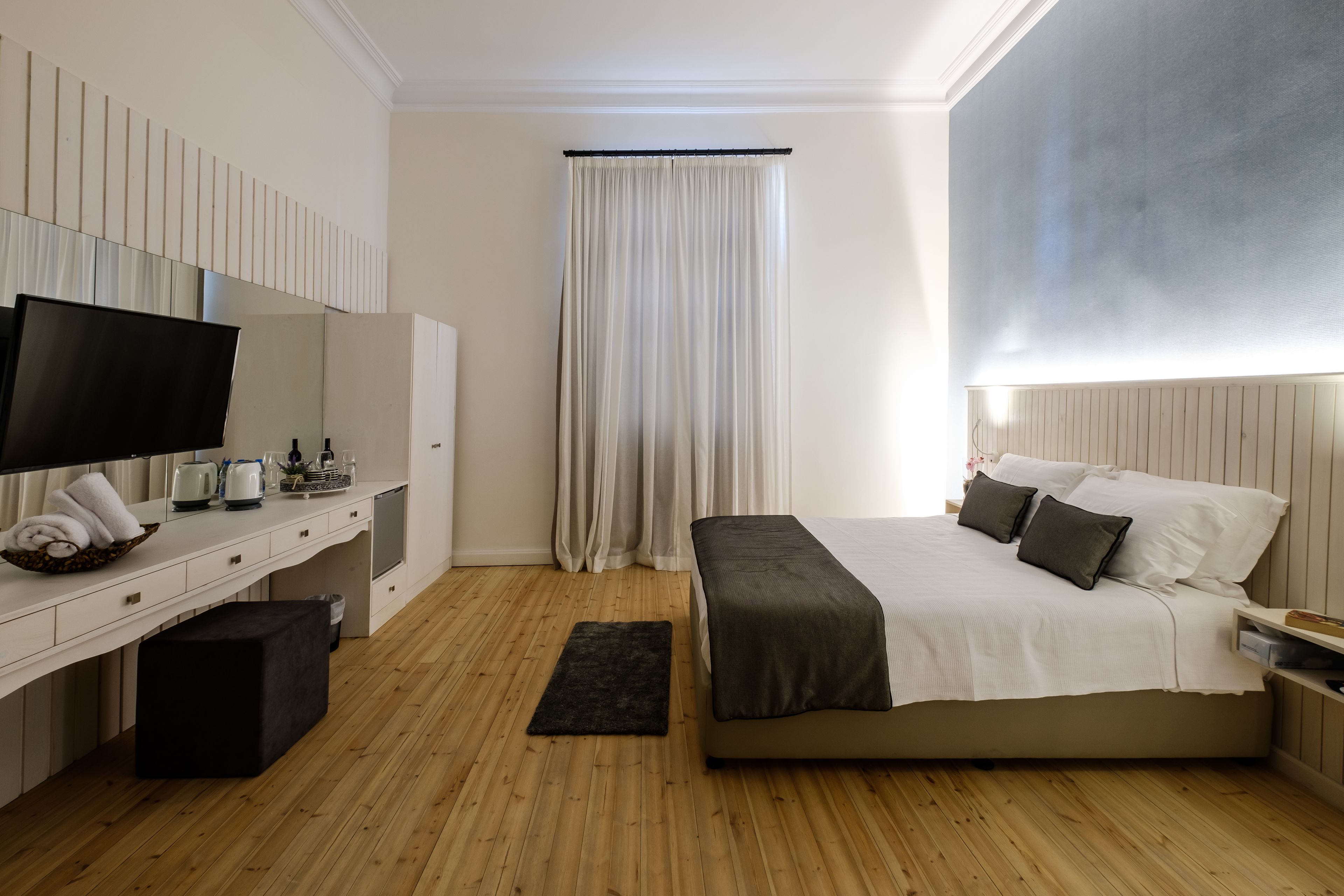 Deluxe Double Room, 1 Queen Bed, Non Smoking, City View | Desk, blackout curtains, iron/ironing board, free WiFi