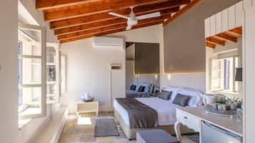 Deluxe Double Room, 1 Queen Bed, Non Smoking, City View | Desk, blackout drapes, iron/ironing board, free WiFi