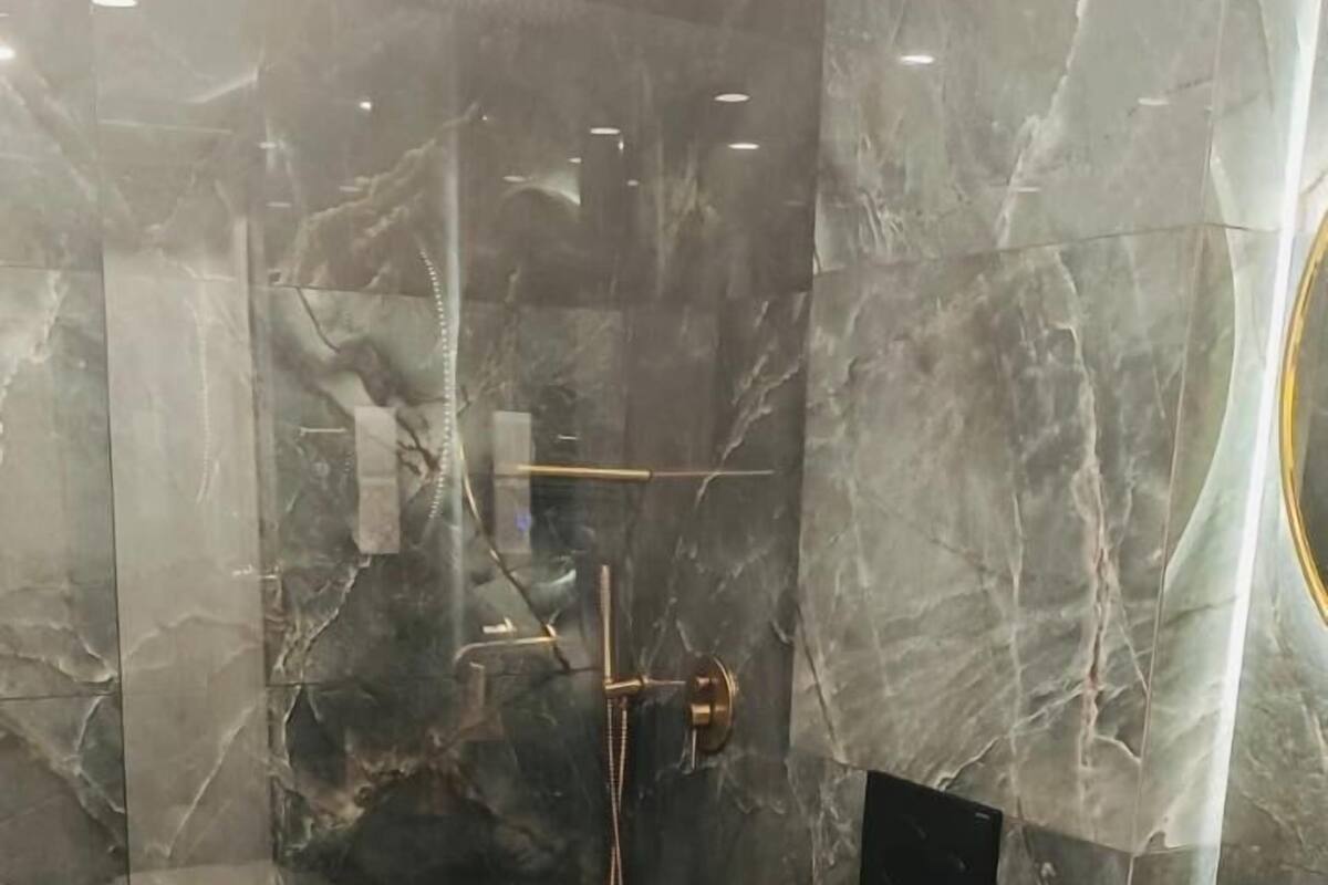 標準開放式客房 | 浴室 | 淋浴設備、免費梳洗用品、風筒、浴袍