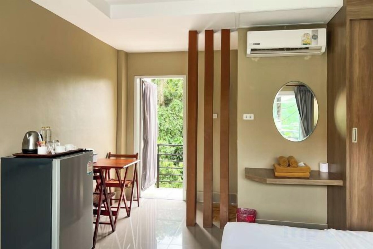 Blackout curtains, soundproofing, free WiFi