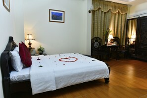 Habitación superior con 1 cama doble o 2 individuales | Minibar, escritorio, tabla de planchar con plancha y wifi gratis