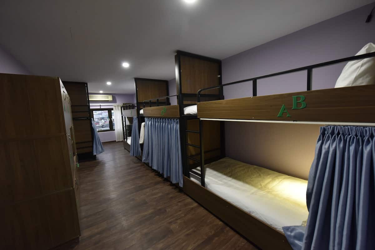 Minibar, escritorio, tabla de planchar con plancha y wifi gratis