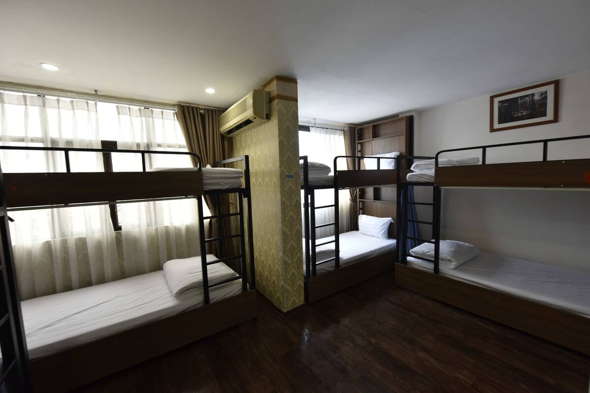 Minibar, Schreibtisch, Bügeleisen/Bügelbrett, kostenloses WLAN