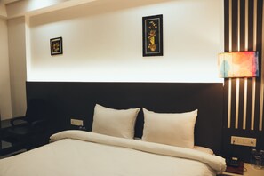 Laptop workspace, rollaway beds, free WiFi - Hotel Madhushree (Kota)