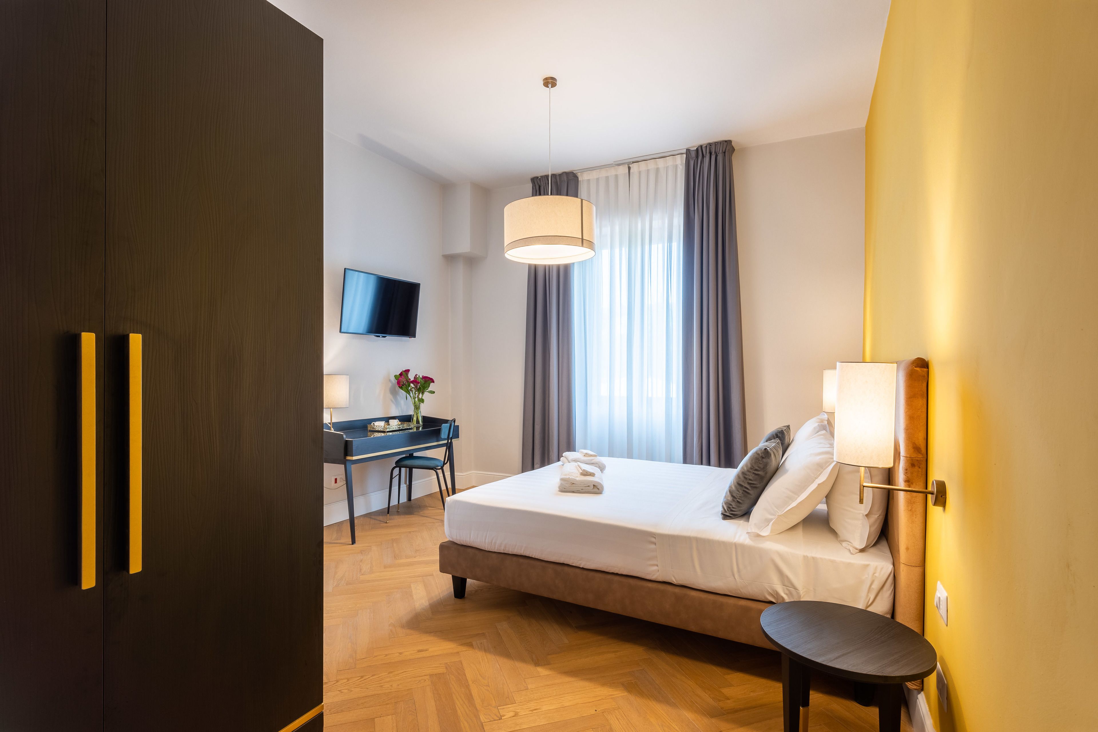 minibar, desk, soundproofing, free wifi