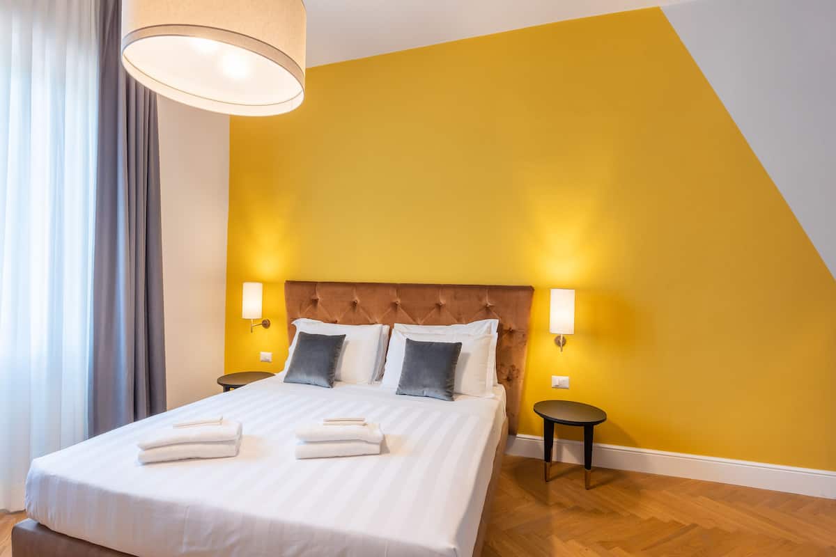 Habitación superior con 1 cama matrimonial o 2 individuales | Minibar, escritorio, insonorización y wifi gratis