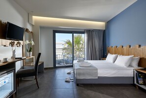 Minibar, coffres-forts dans les chambres, bureau, rideaux occultants