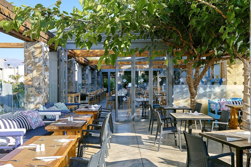 Pollis Hotel
