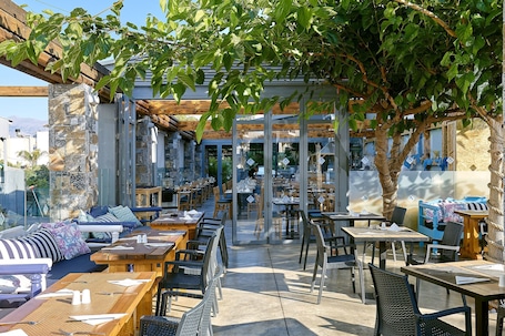 Restaurante. Pollis Hotel
