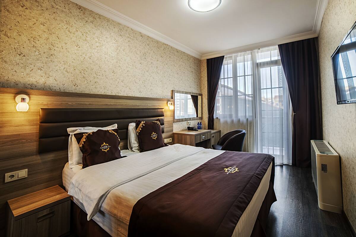Minibar, in-room safe, iron/ironing board (on request)