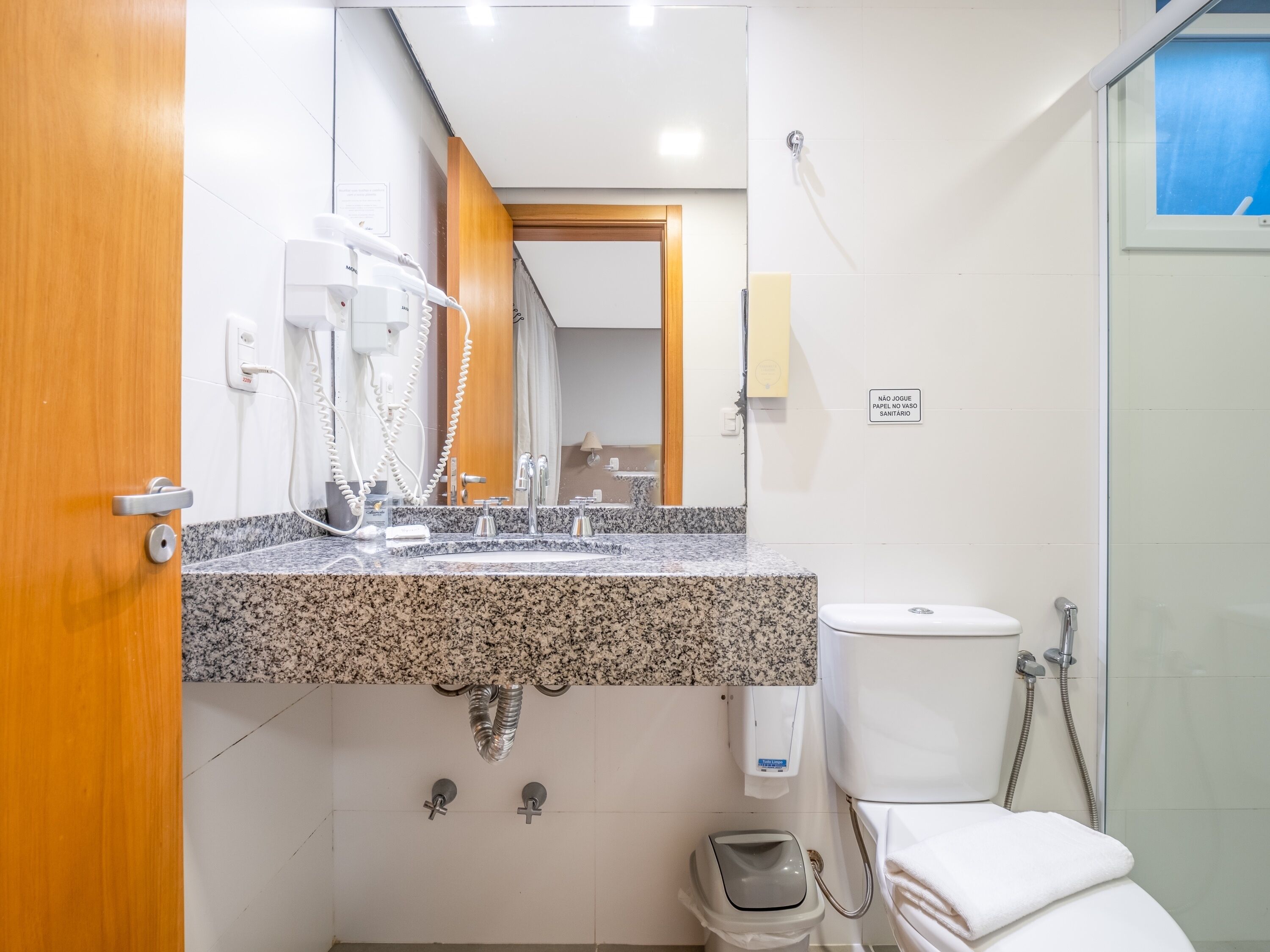 shower, free toiletries, hair dryer, bidet