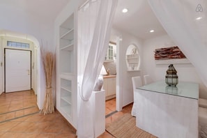 In-room dining - Fontana di Trevi Home (Rome)