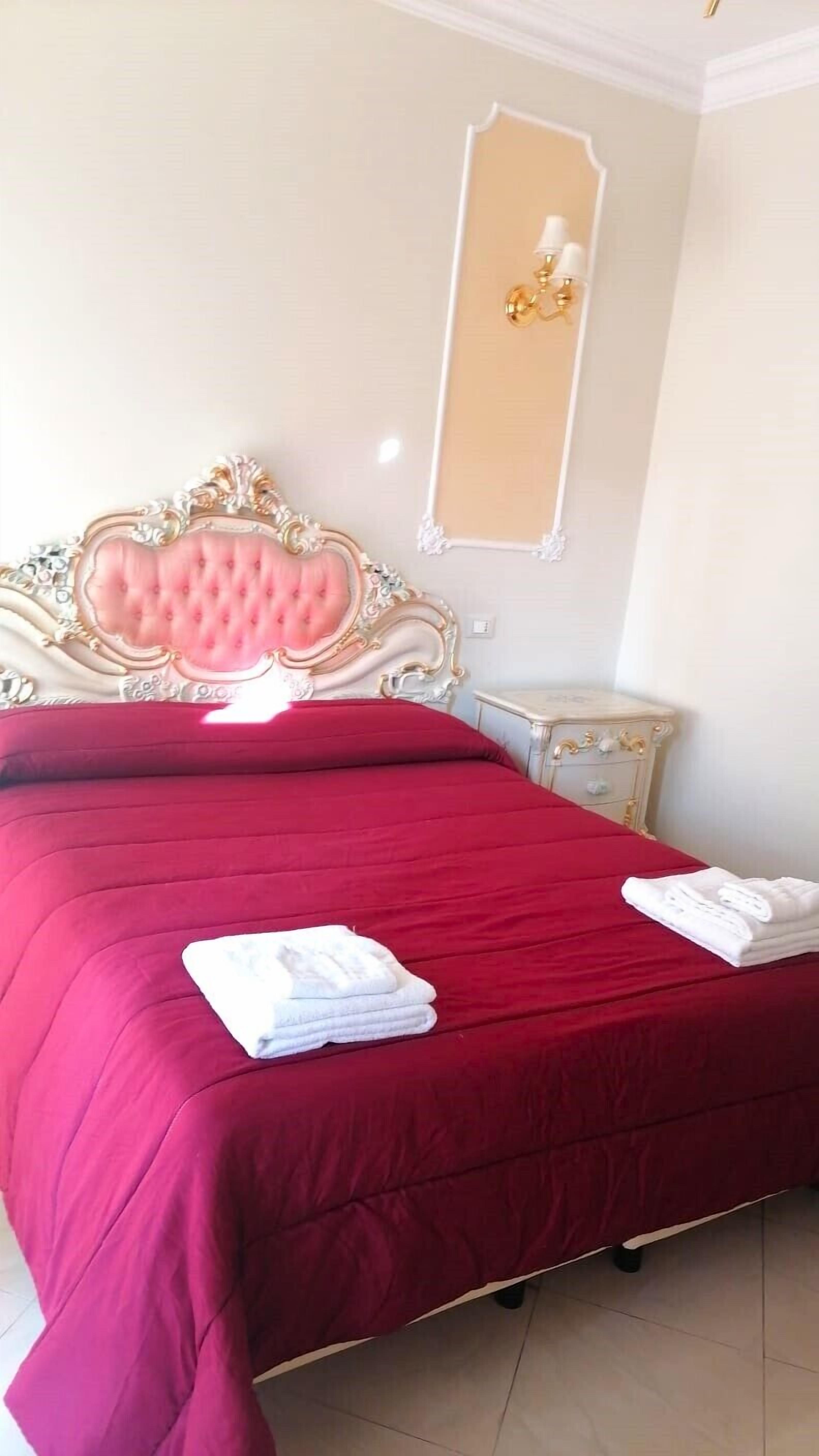 Camera con letto matrimoniale o 2 letti singoli | Biancheria da letto di alta qualità, una cassaforte in camera